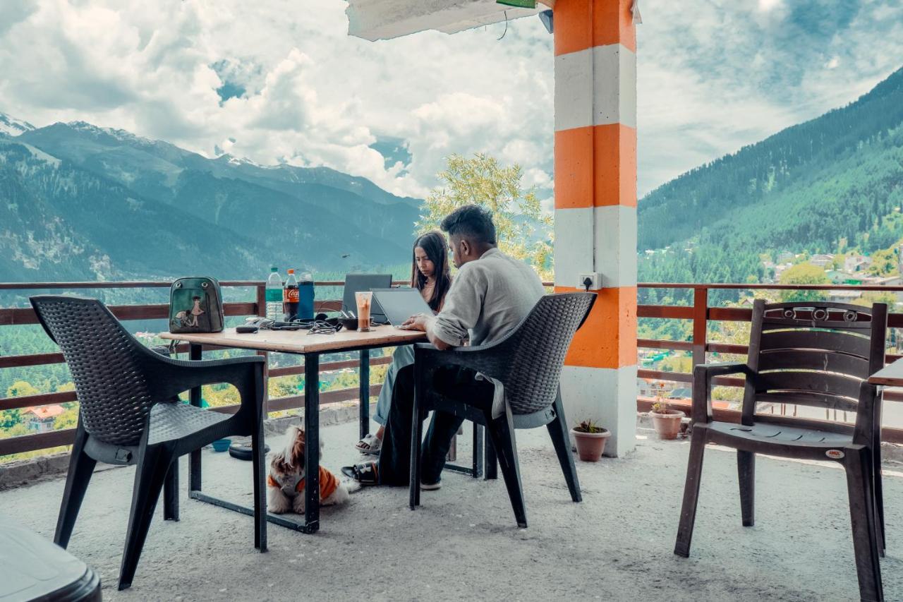 Cafe Monkbase- Food And Stay Manāli Kültér fotó
