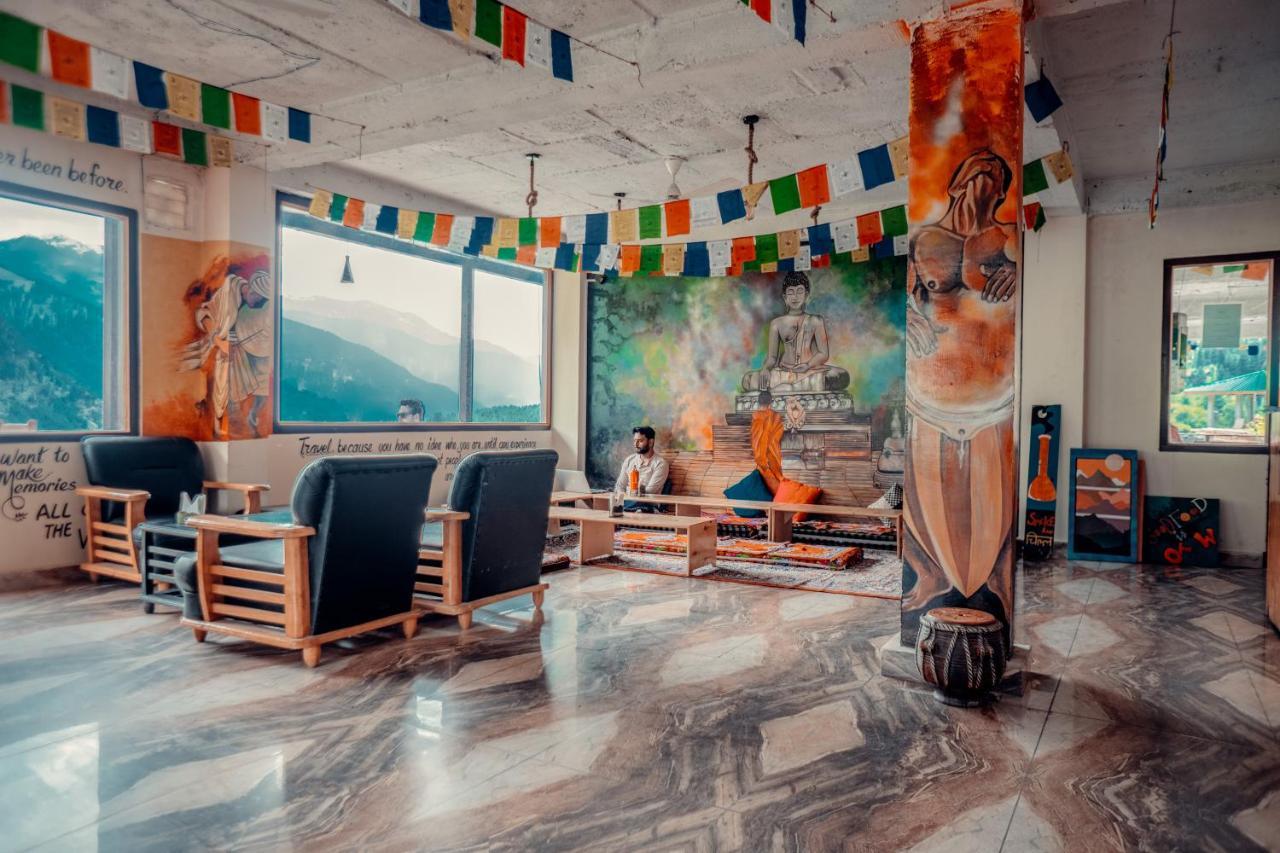 Cafe Monkbase- Food And Stay Manāli Kültér fotó