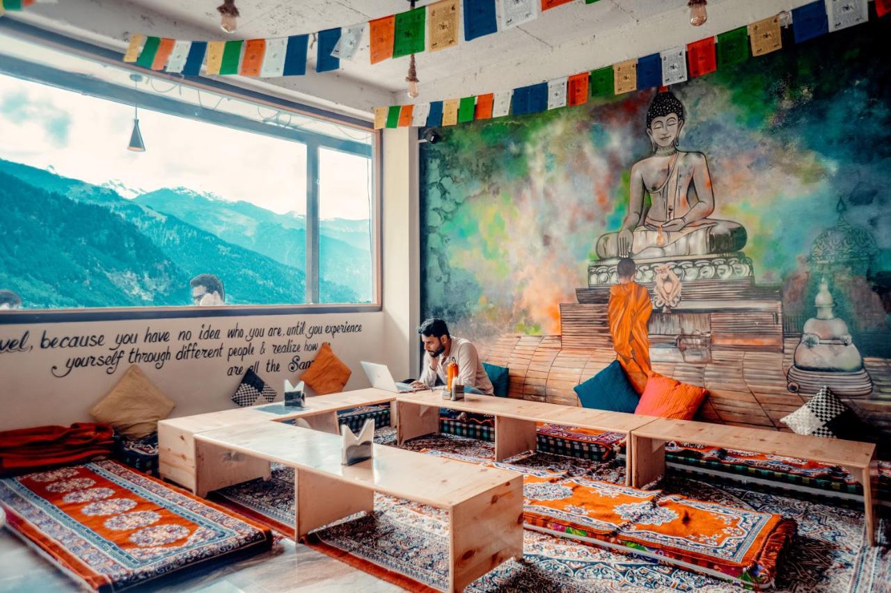 Cafe Monkbase- Food And Stay Manāli Kültér fotó